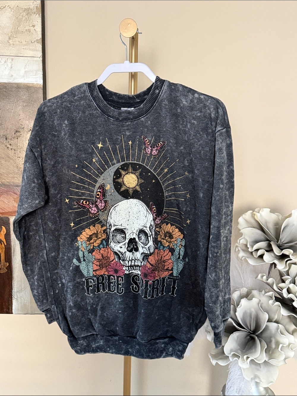 Free Spirit Skull Graphic Crewneck Sweater - Charcoal